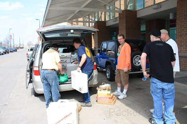 2009TAT_ 378.jpg - MN Gang are bringing home more than they brought! Pete thinks he can make it all fit!?!